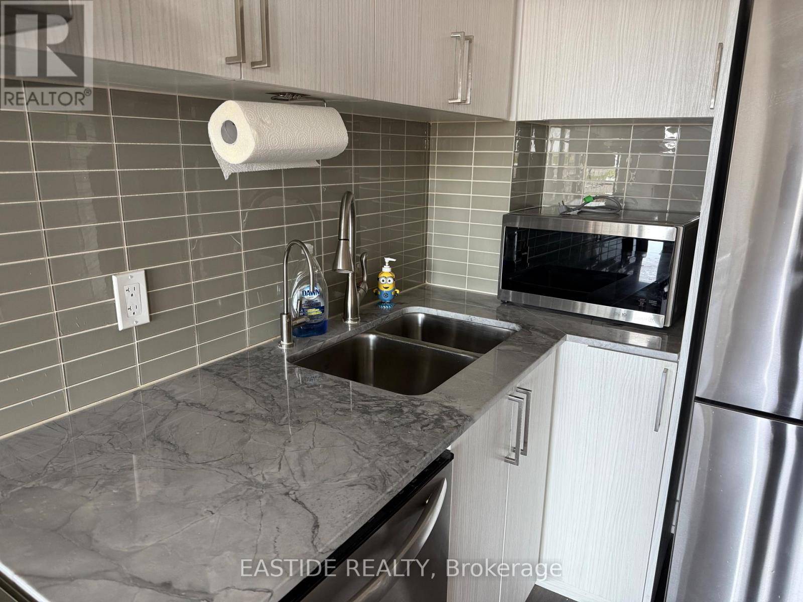 Markham (unionville), ON L3R6J1,278 Buchanan DR East #512E