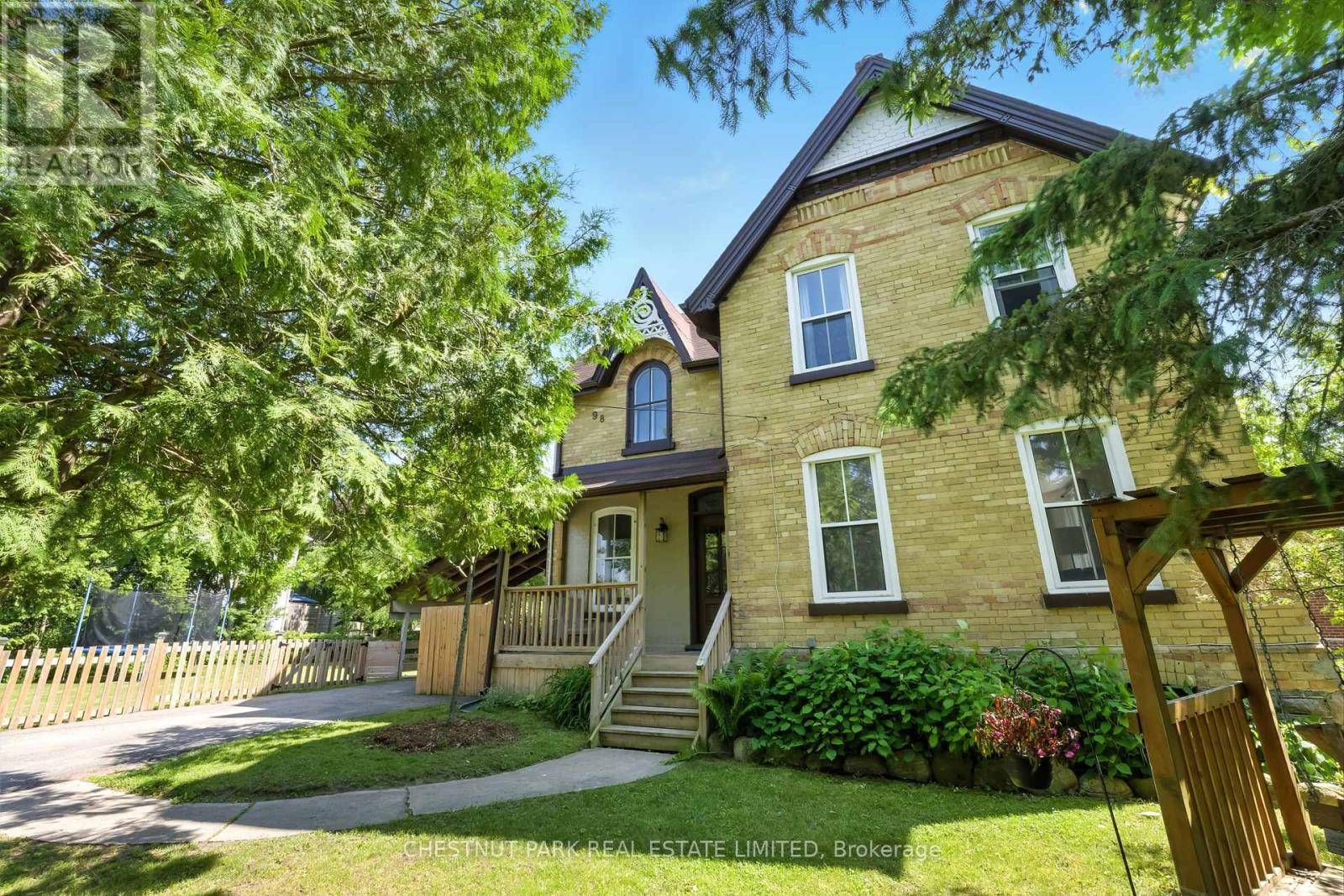 Uxbridge, ON L9P1L3,98 REACH STREET