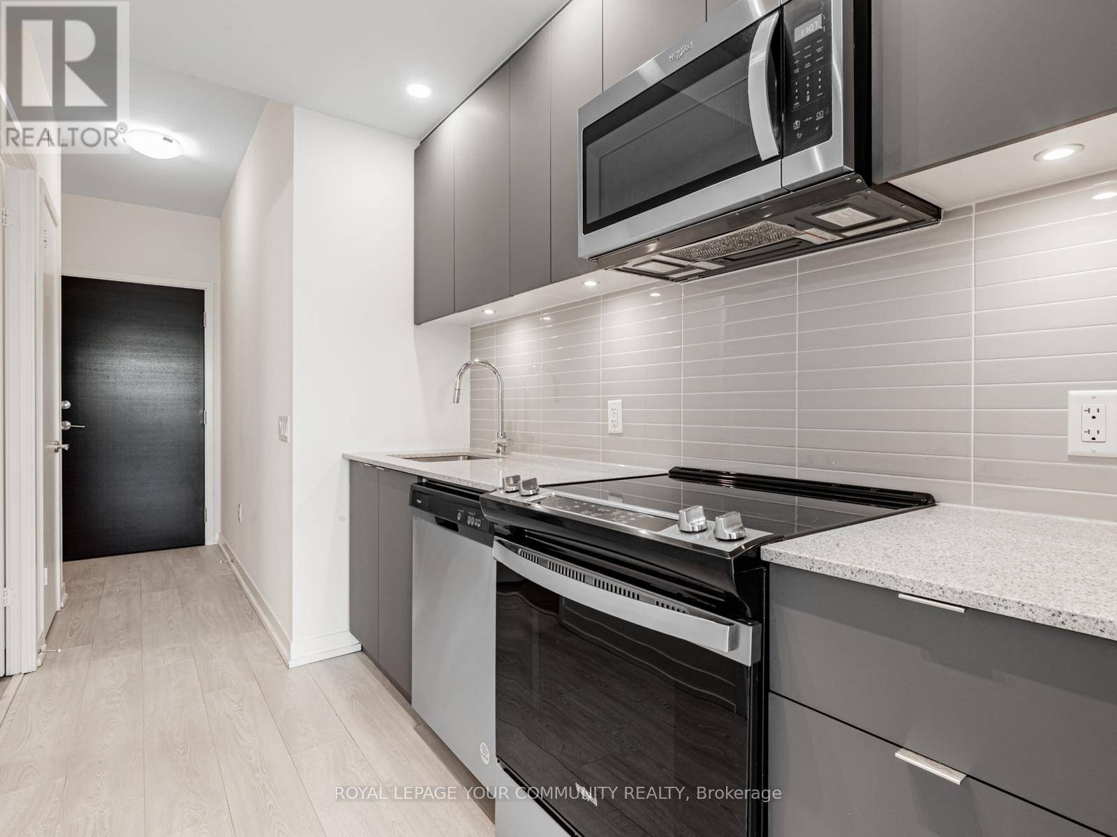 Richmond Hill (south Richvale), ON L4C0T4,3 Rosewater ST #201W