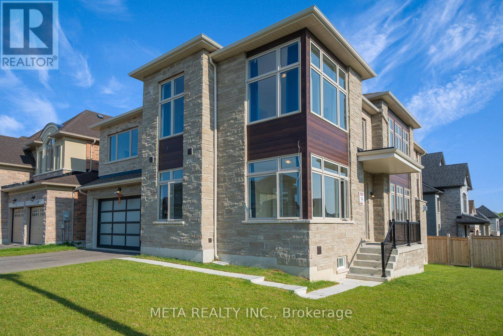 East Gwillimbury (holland Landing), ON L9N1E2,189 THOMPSON DRIVE