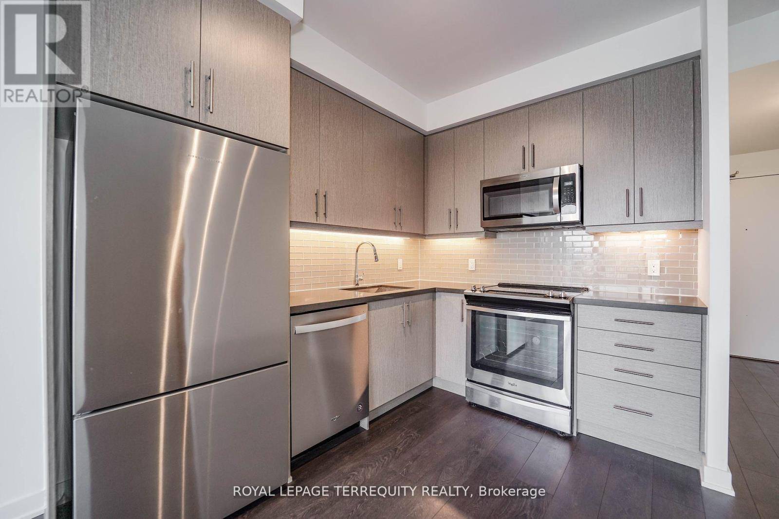 Richmond Hill (langstaff), ON L4B0H4,85 Oneida CRES #302