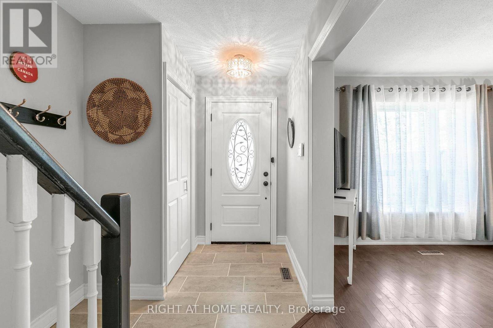 Richmond Hill (north Richvale), ON L4C5A3,25 CASTLE ROCK DRIVE