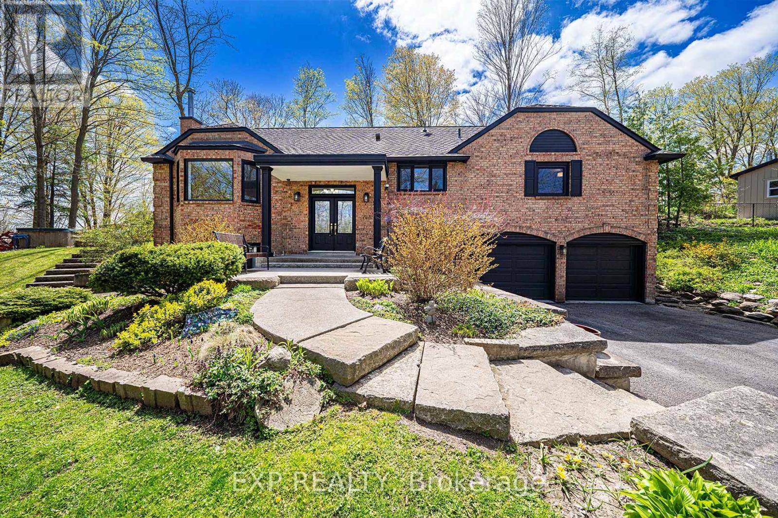 East Gwillimbury, ON L3Y4V8,7 VALLEY TRAIL