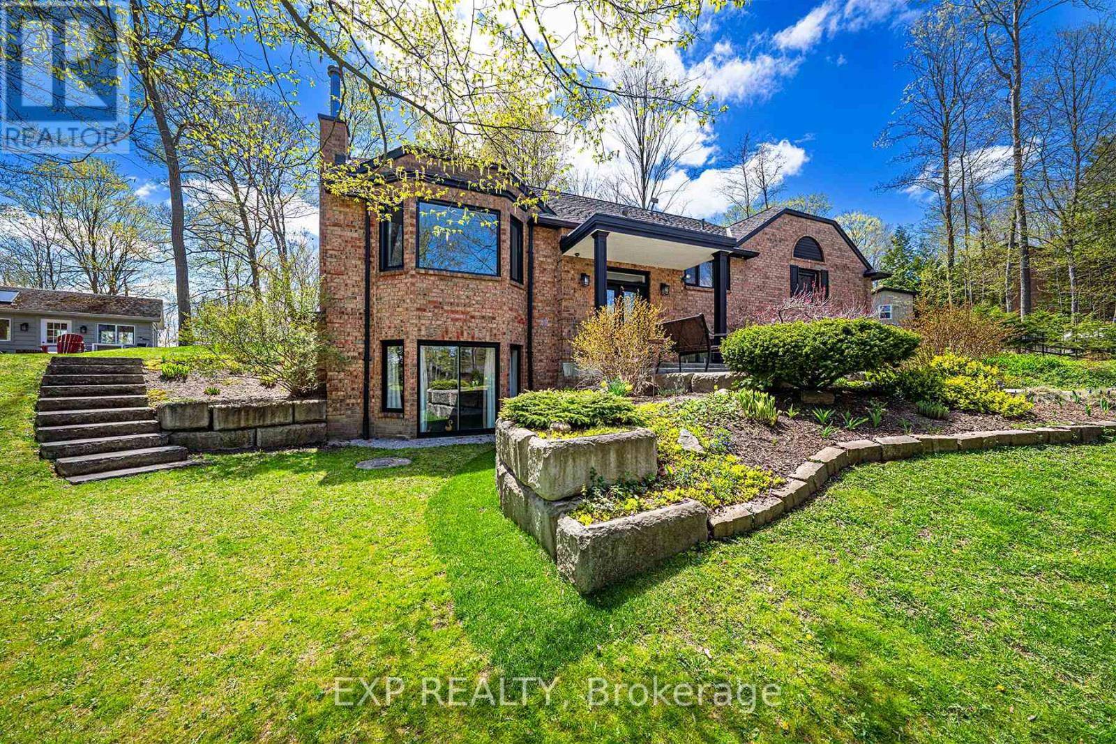 East Gwillimbury, ON L3Y4V8,7 VALLEY TRAIL