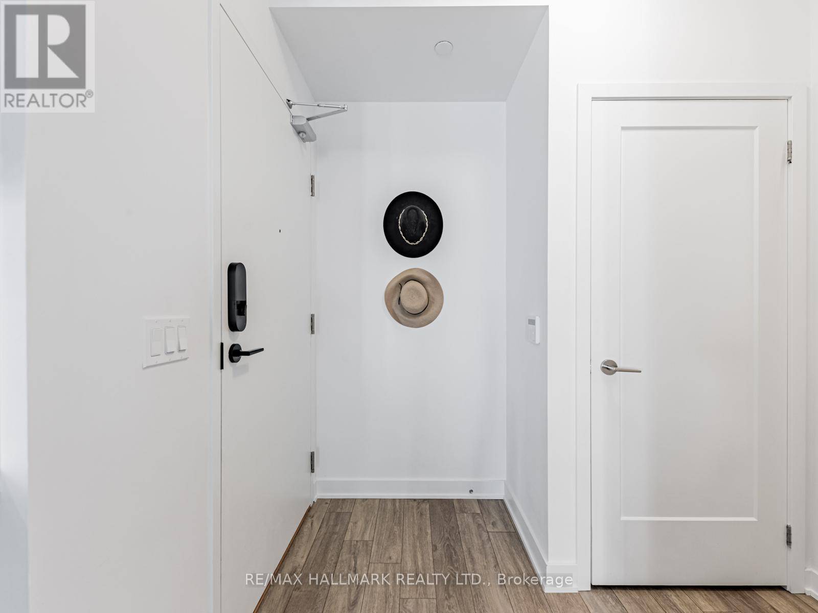 Richmond Hill (langstaff), ON L4B0H6,105 Oneida CRES #404