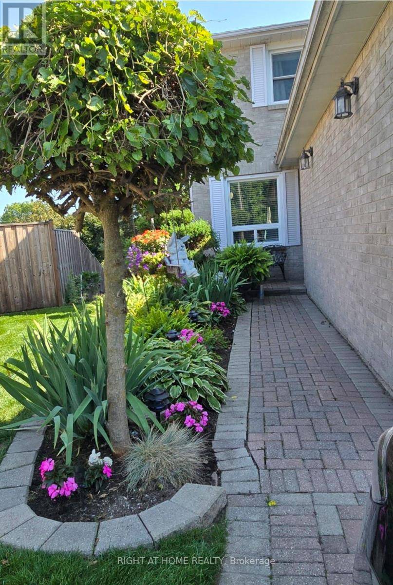 Richmond Hill (north Richvale), ON L4C7V2,39 ARANKA COURT
