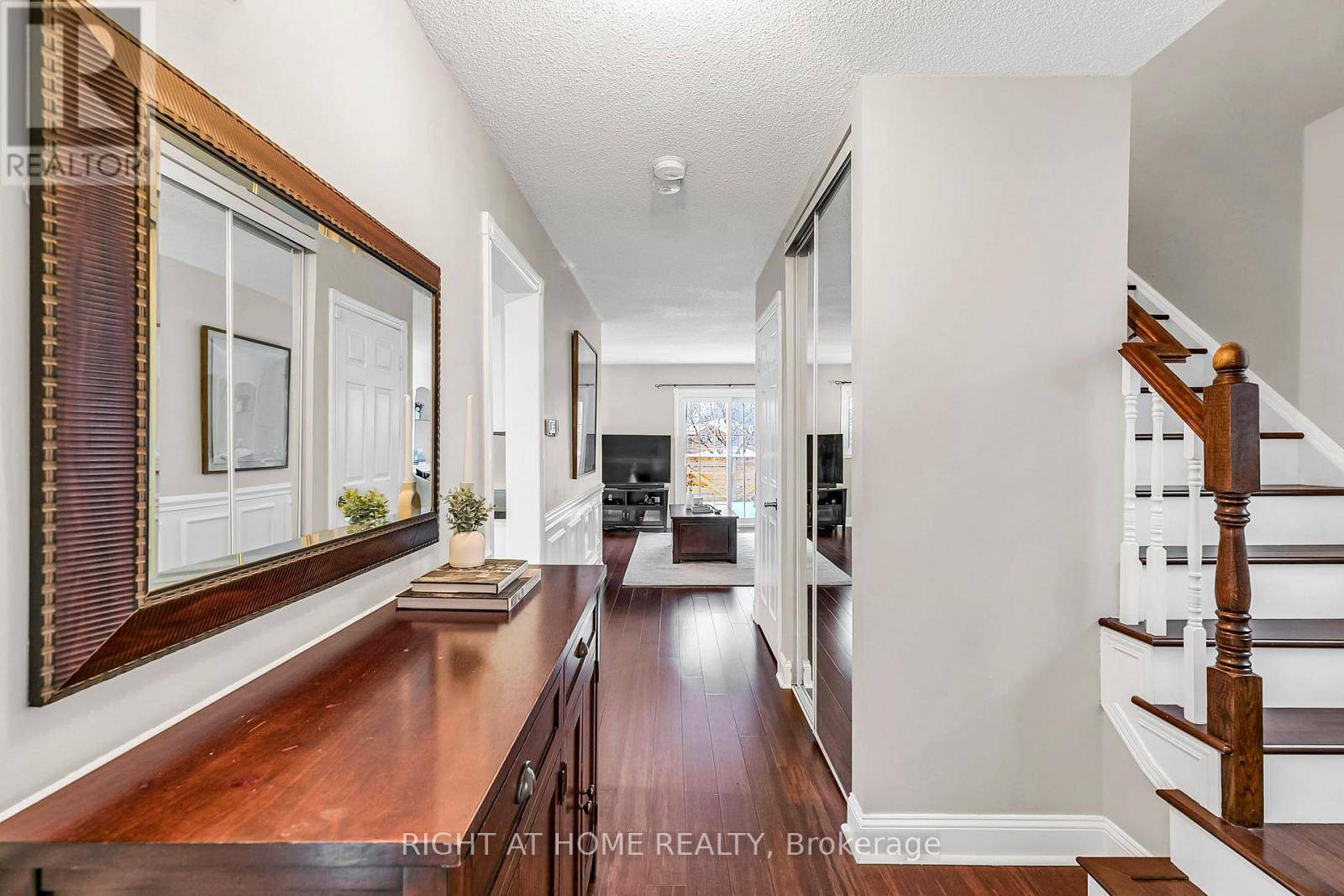 Richmond Hill (north Richvale), ON L4C7V2,39 ARANKA COURT