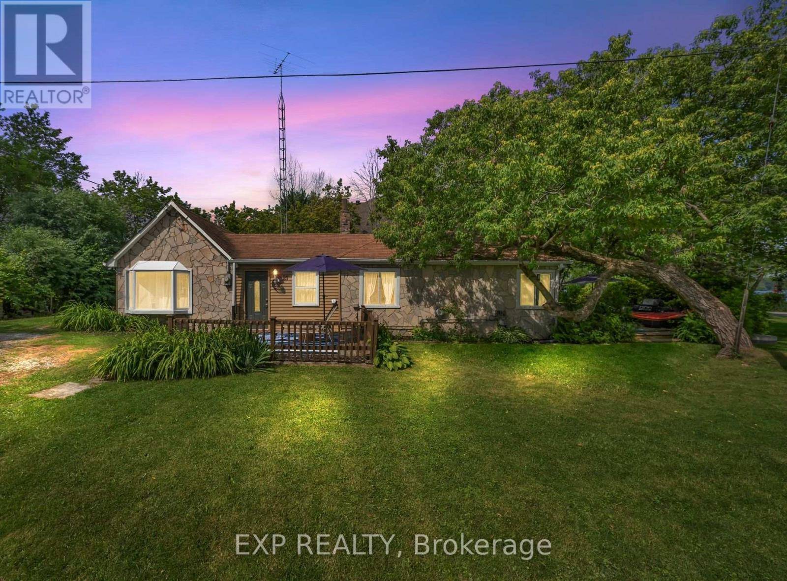 Georgina (historic Lakeshore Communities), ON L4P3E9,21 LAKE DRIVE E