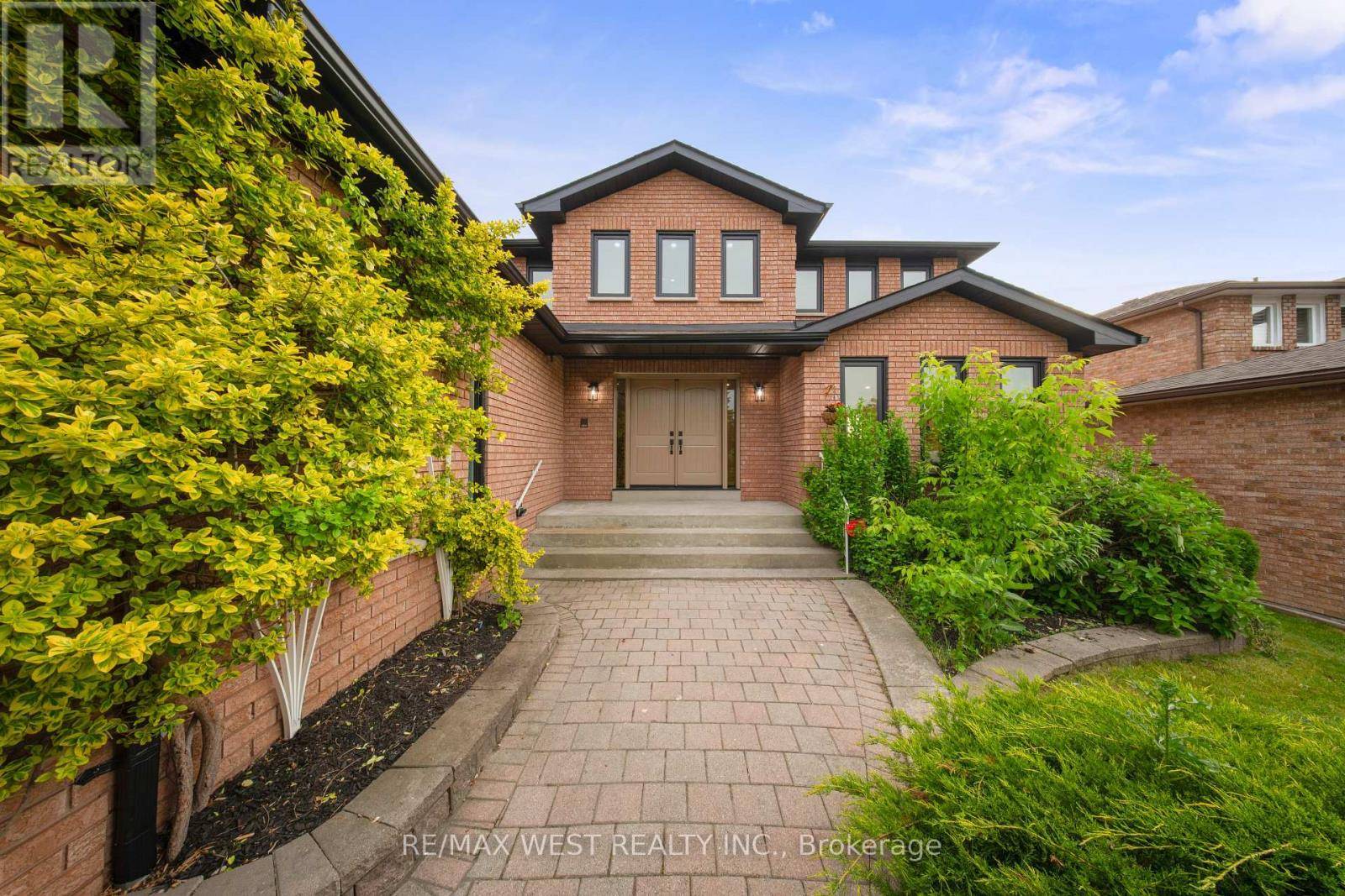 Markham (milliken Mills East), ON L3S2V9,4 SNOWCREST CRESCENT