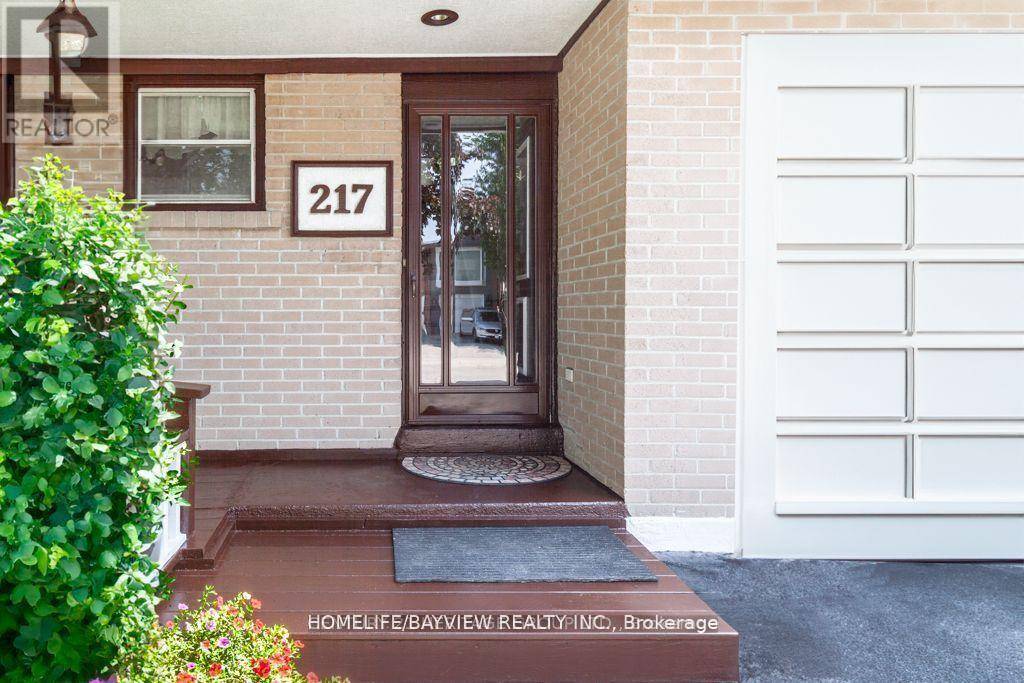 Newmarket (central Newmarket), ON L3Y1C9,217 THOMS CRESCENT