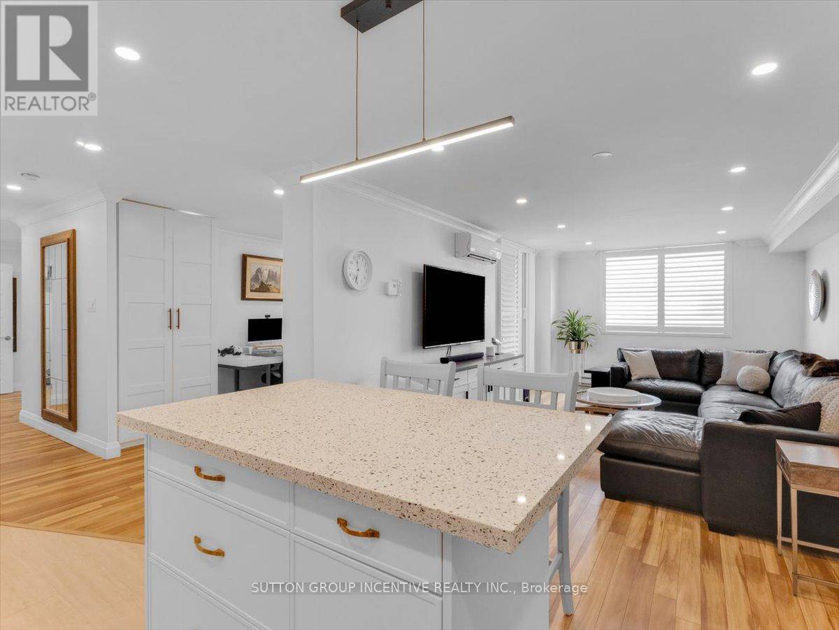 Newmarket (central Newmarket), ON L3Y7C3,260 Davis DR #1007