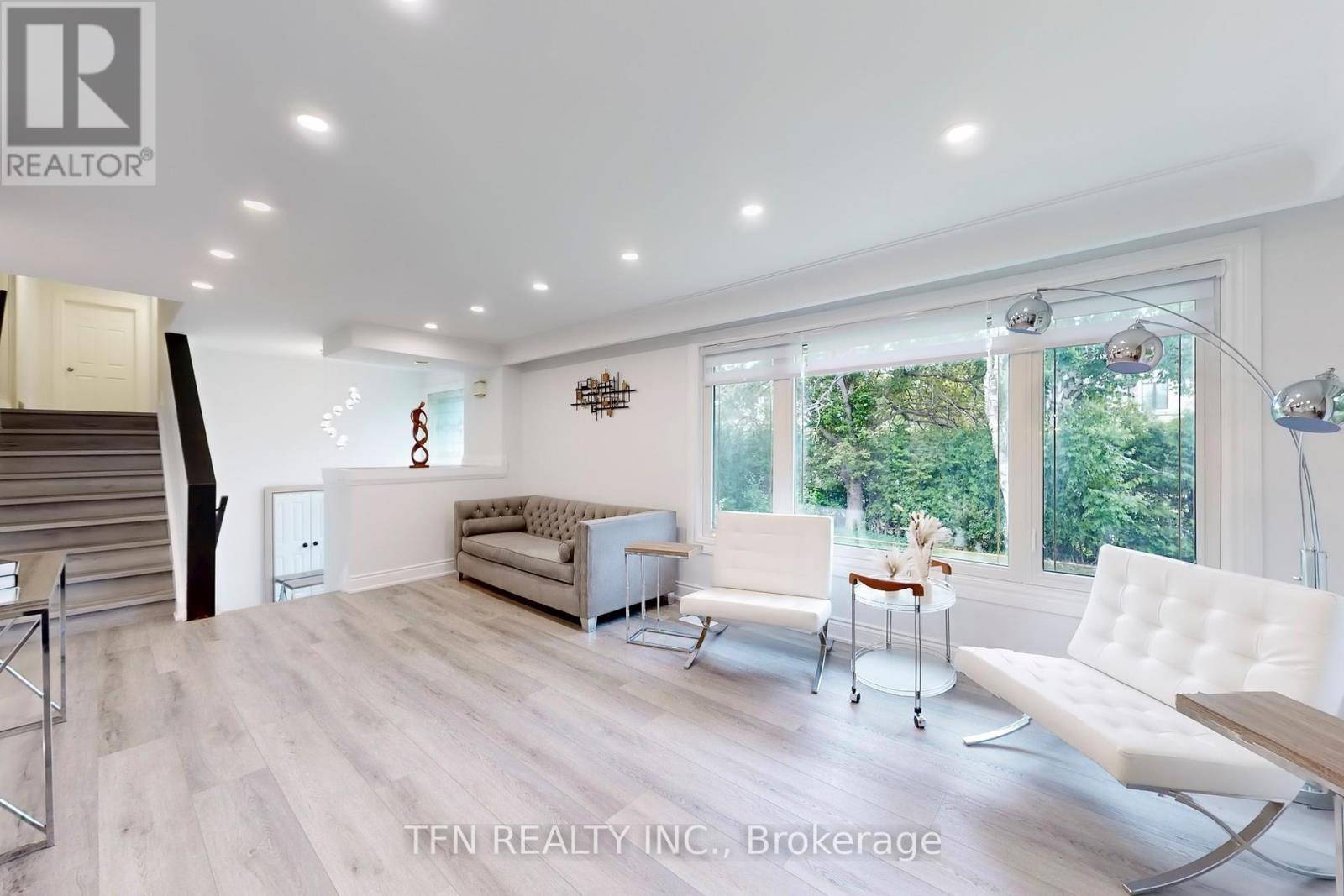 Richmond Hill (south Richvale), ON L4C6H2,26 CLARIDGE DRIVE