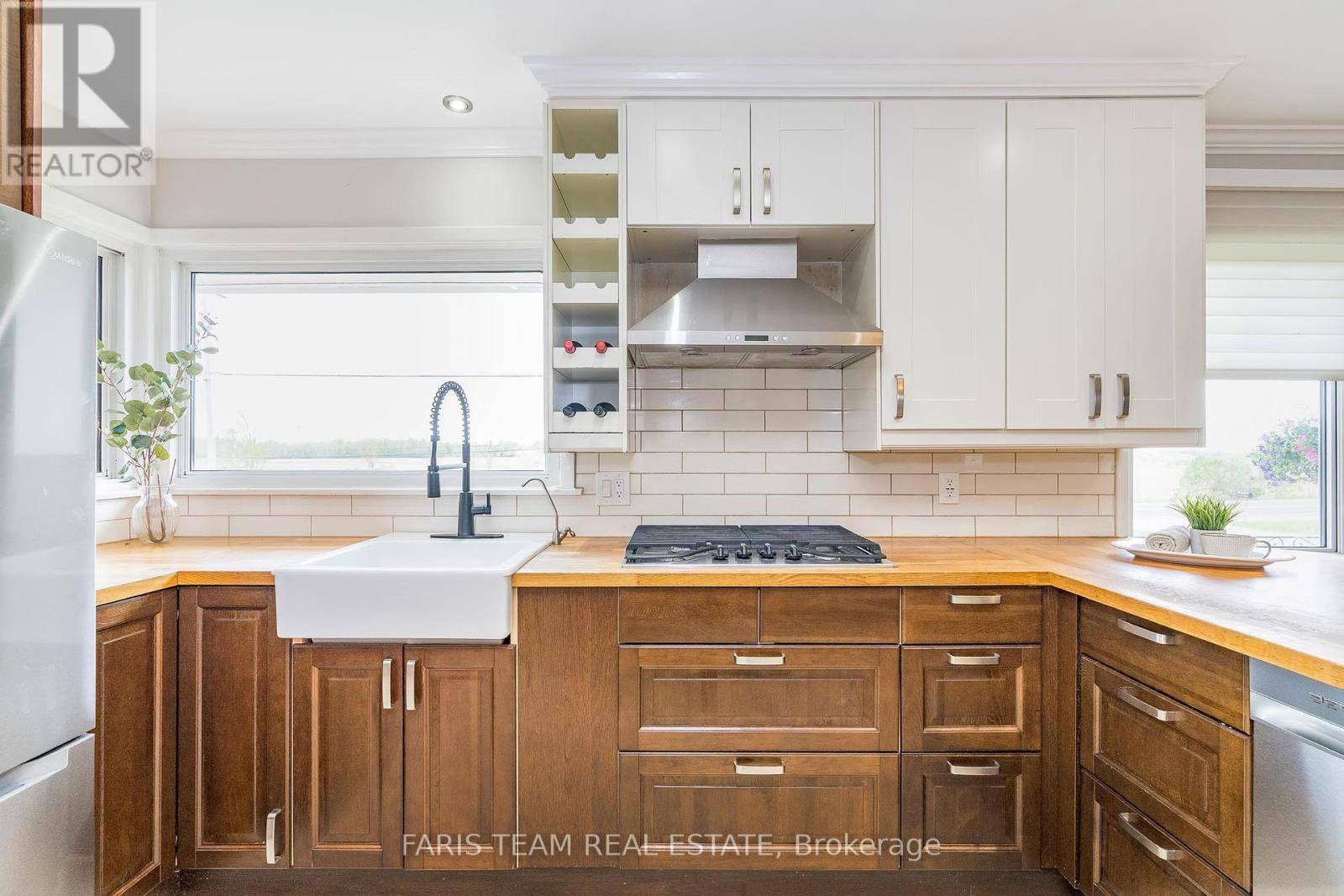 Innisfil, ON L0L1W0,2088 KILLARNEY BEACH ROAD