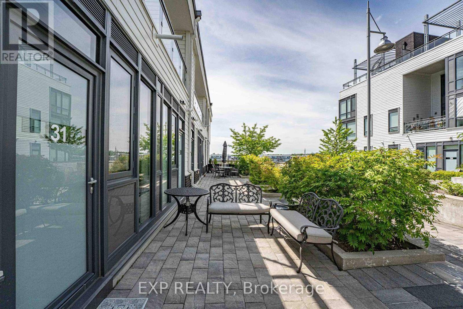 Innisfil, ON L9S0M1,247 Broward WAY #31