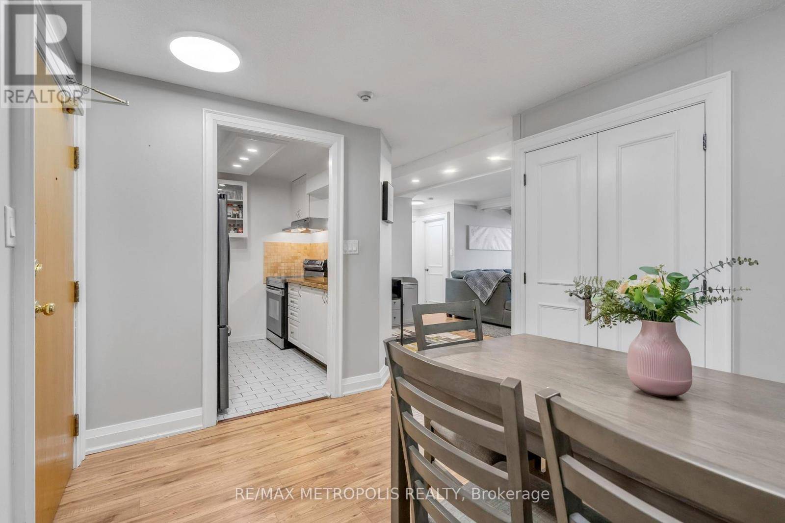 Richmond Hill (crosby), ON L4C8T4,326 Major Mackenzie DR East #212
