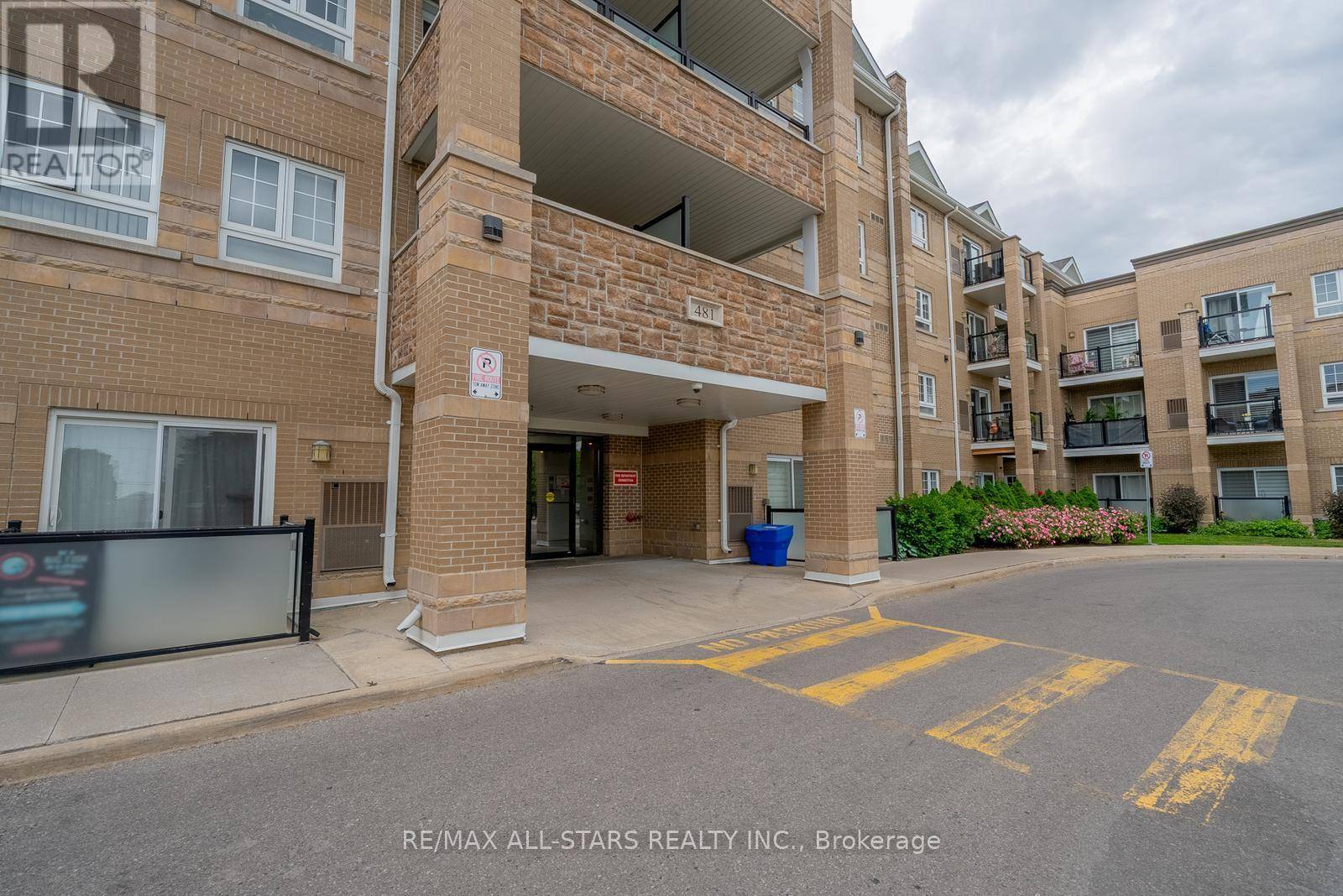 Whitchurch-stouffville (stouffville), ON L4A1Y7,481 Rupert AVE #208