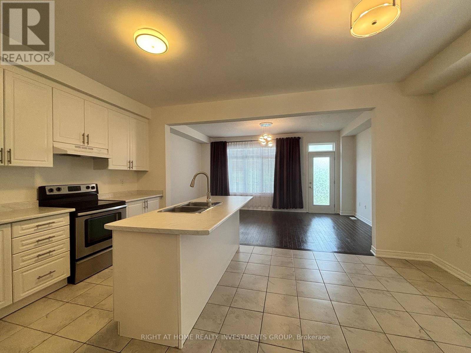 East Gwillimbury (sharon), ON L9N0N9,74 BEECHBOROUGH CRESCENT