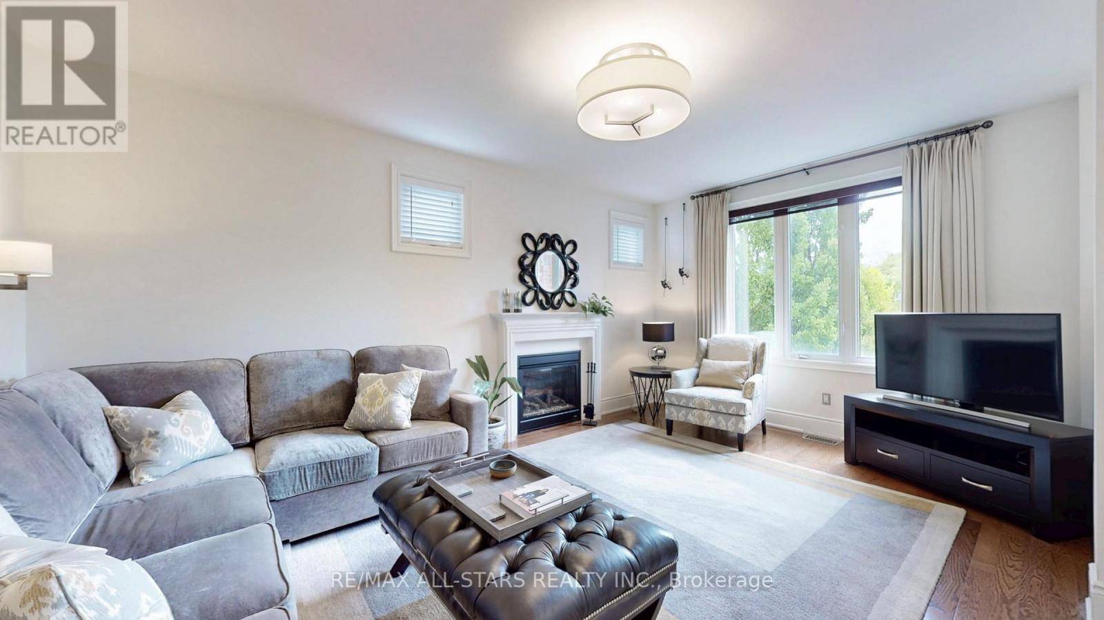 Uxbridge, ON L9P0B2,94 CAMPBELL DRIVE S