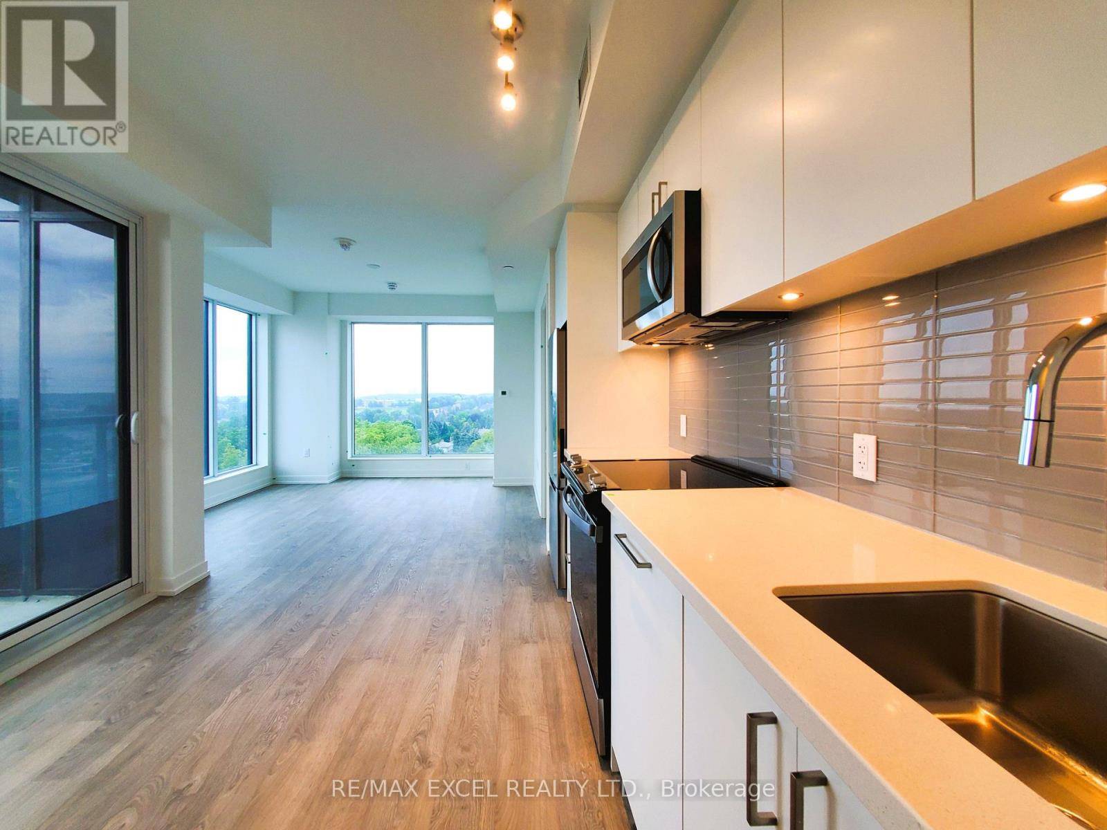 Richmond Hill (south Richvale), ON L4C5T6,3 Rosewater ST #809W