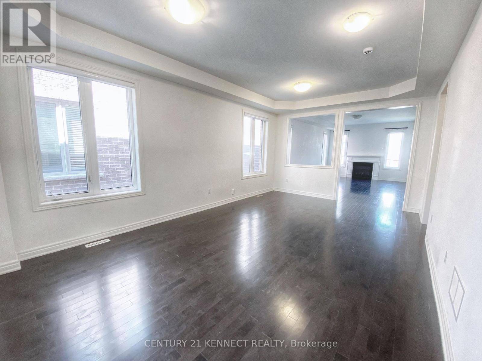 Markham (berczy), ON L6C0T1,82 HENRY BAUER AVENUE