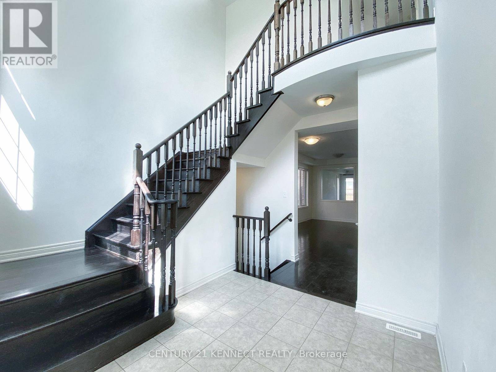 Markham (berczy), ON L6C0T1,82 HENRY BAUER AVENUE