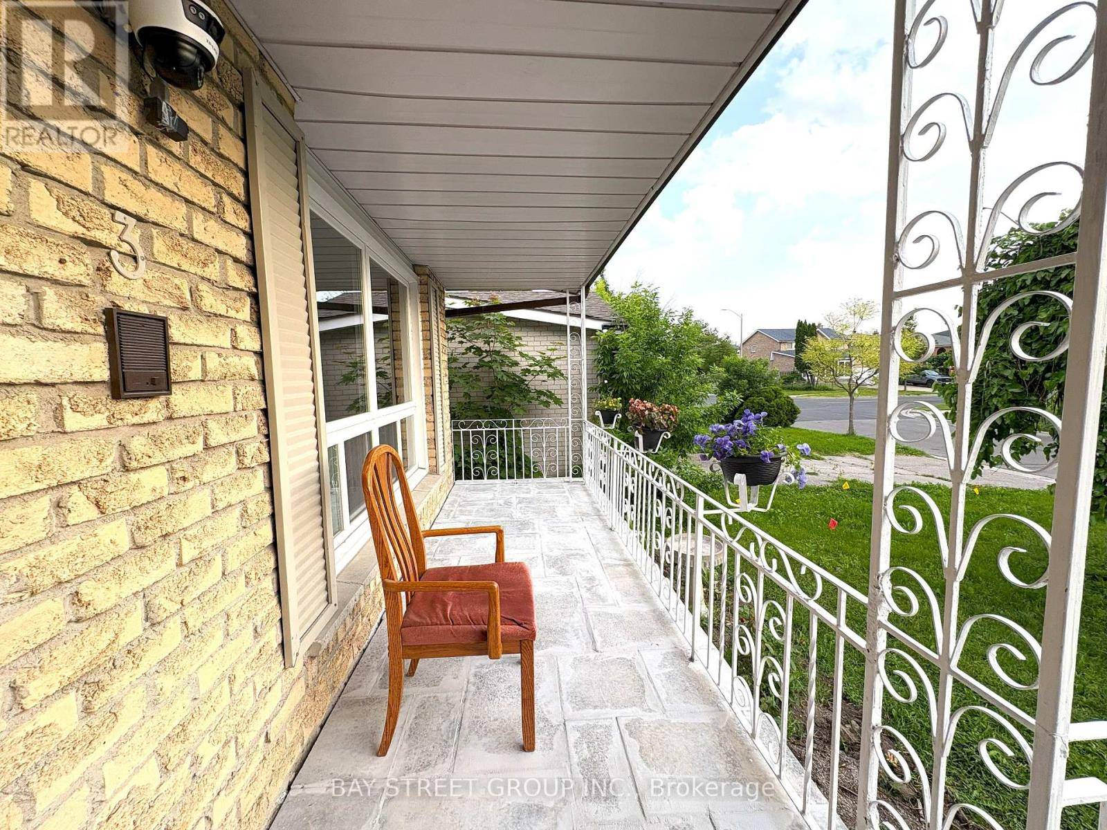 Markham (milliken Mills West), ON L3R3P5,3 ASCOT CRESCENT