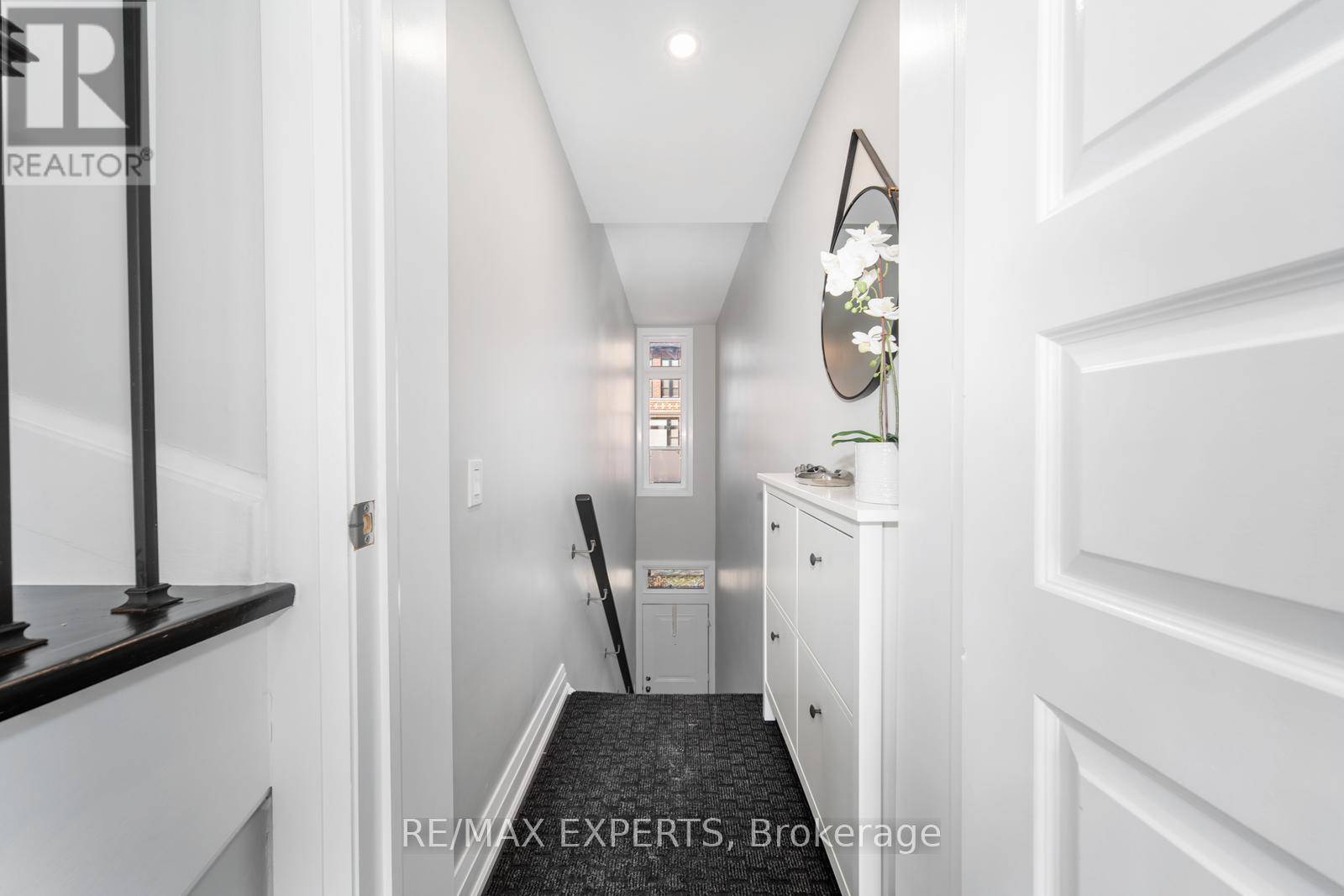 Vaughan (west Woodbridge), ON L4L0G4,8167 Kipling AVE #40