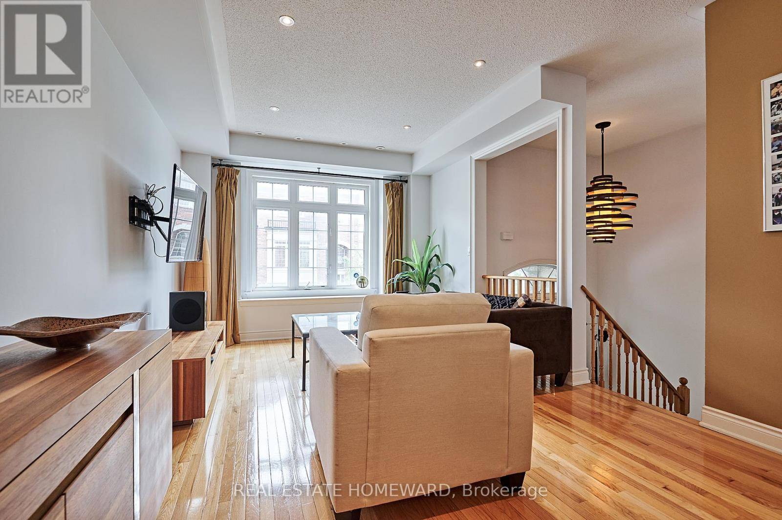 Vaughan (east Woodbridge), ON L4L0A4,4 ISAAC DEVINS AVENUE