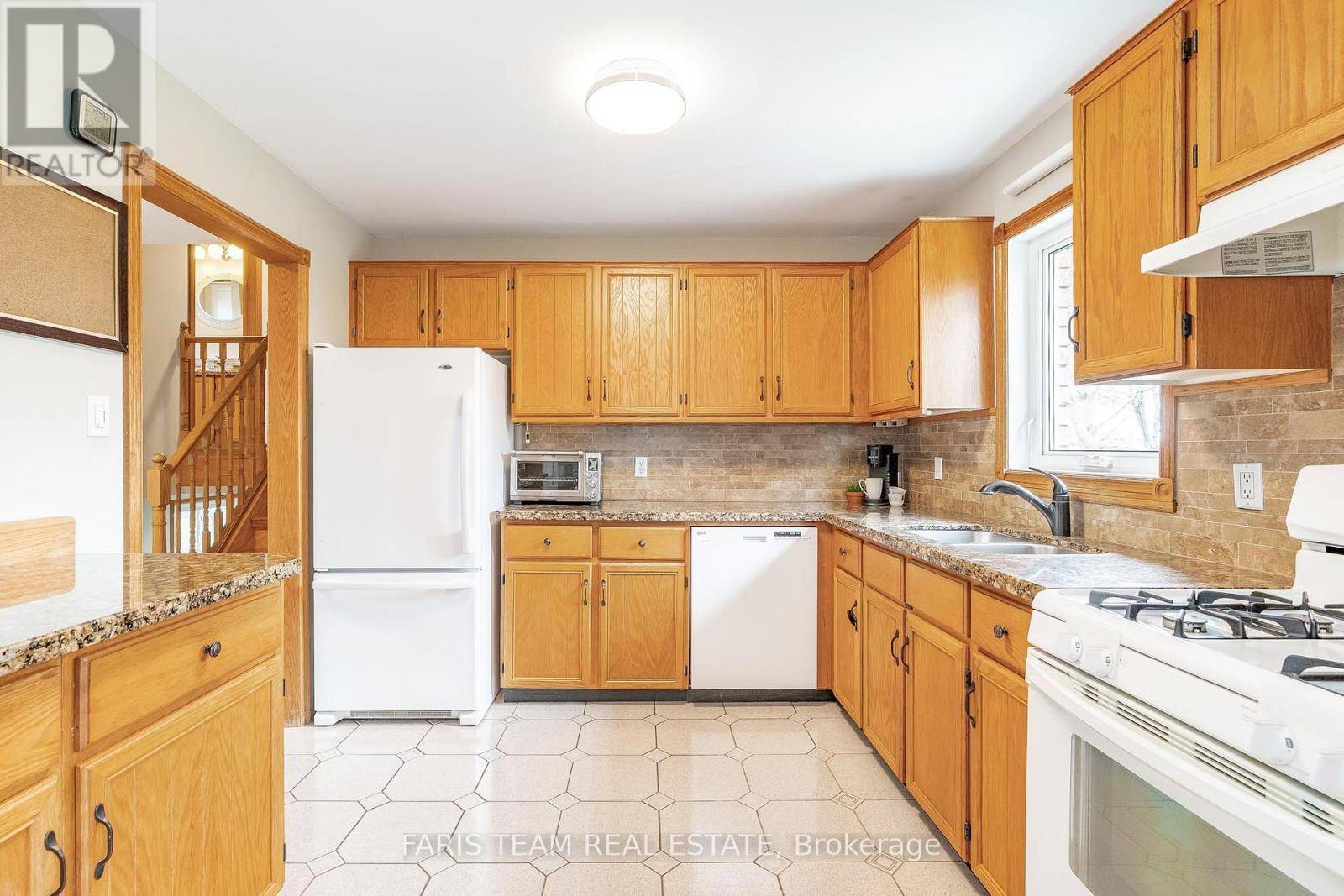 Innisfil (lefroy), ON L0L1K0,856 CHURCH DRIVE