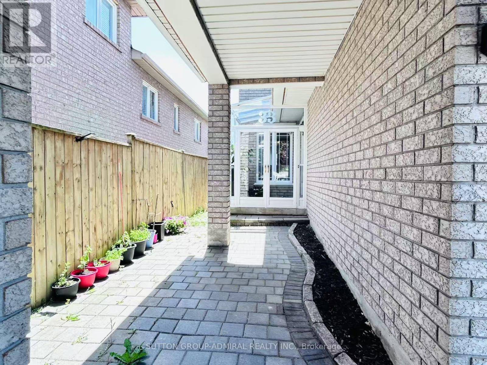 Richmond Hill (rouge Woods), ON L4S2G9,33 TOPOROWSKI AVENUE