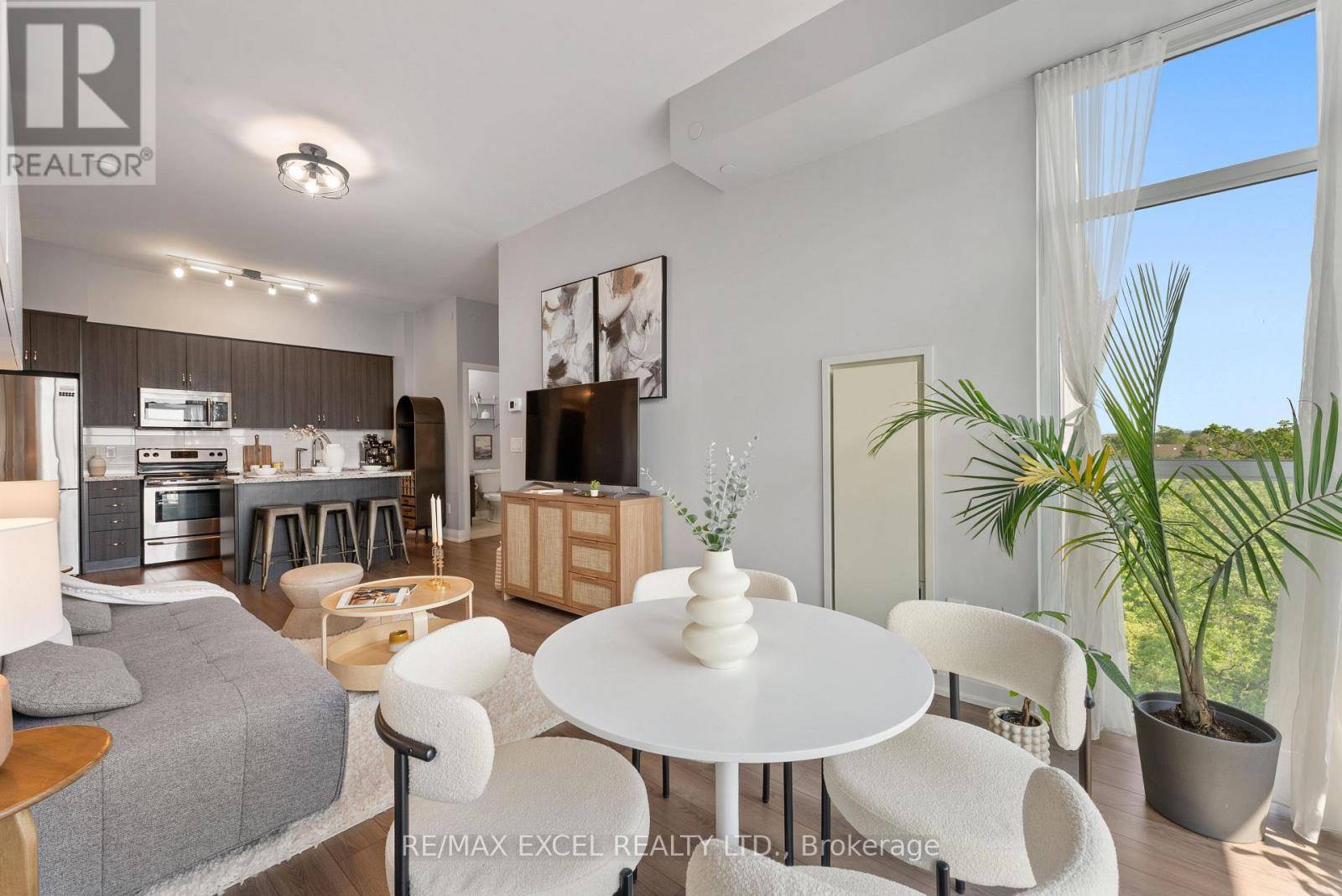 Richmond Hill (doncrest), ON L4B3V1,8763 Bayview AVE #528