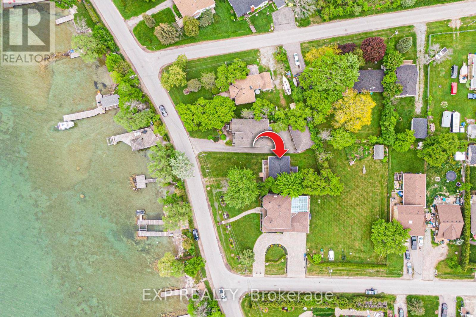 Georgina (historic Lakeshore Communities), ON L4P3E9,17 LAKE DRIVE E