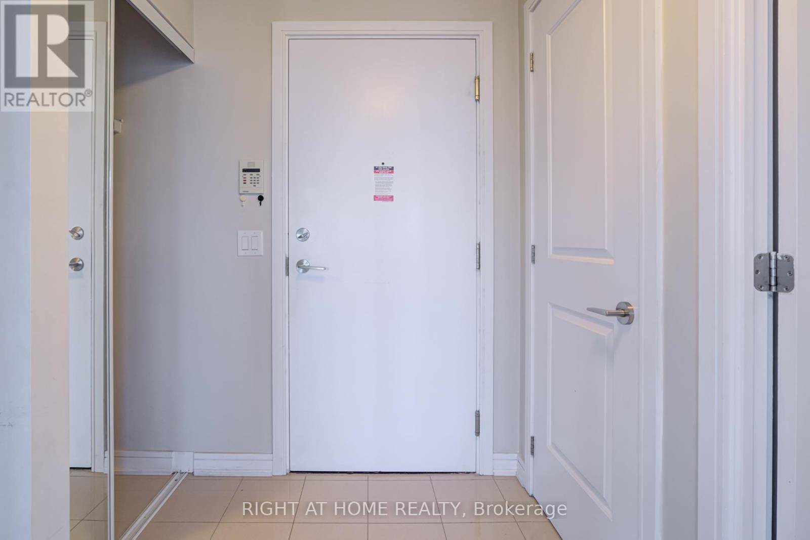 Richmond Hill (langstaff), ON L4C1H7,9199 Yonge ST #910