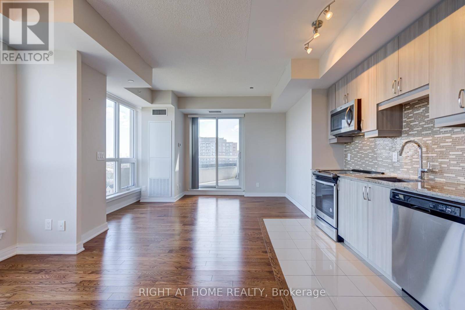 Richmond Hill (langstaff), ON L4C1H7,9199 Yonge ST #910