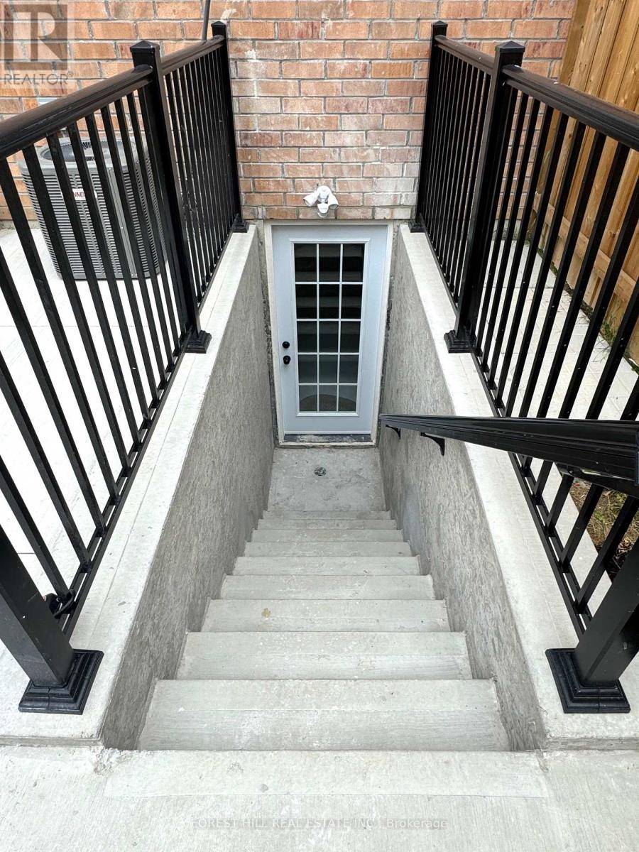 Richmond Hill (oak Ridges), ON L4E0G9,15 Drizzel CRES #Lower