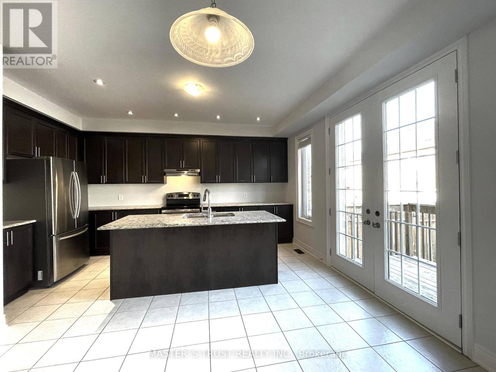 East Gwillimbury (queensville), ON L9N0S1,18 CLIFFORD FAIRBARN DRIVE