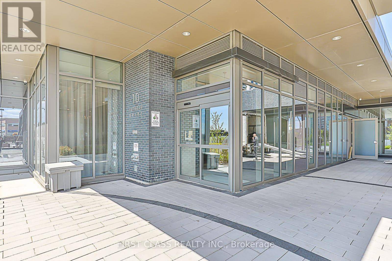 Vaughan (beverley Glen), ON L4J0L2,10 Gatineau DR #210