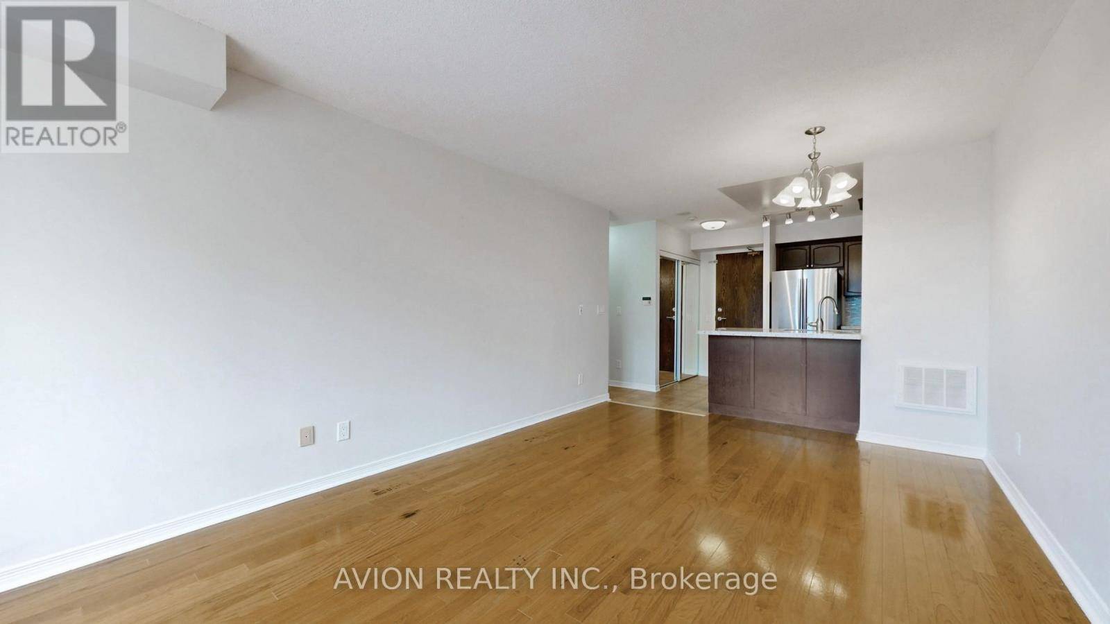 Richmond Hill (langstaff), ON L4B0A2,23 Oneida CRES #212