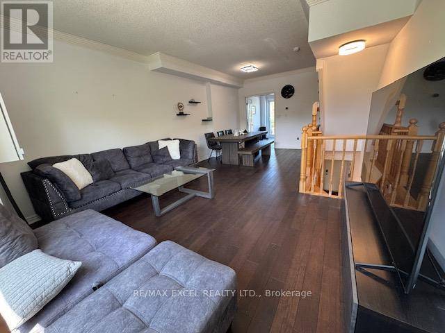 Markham (commerce Valley), ON L3T7V5,121 POND DRIVE
