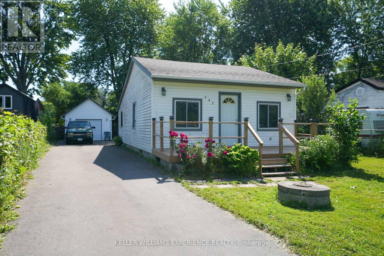 Georgina (historic Lakeshore Communities), ON L0E1S0,767 SEDORE AVENUE