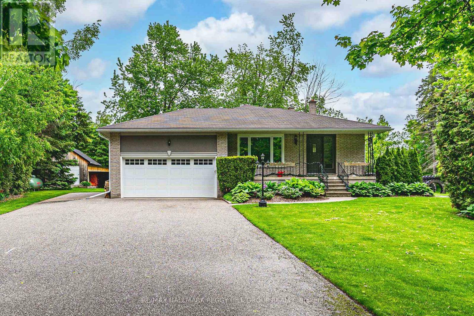 Innisfil, ON L0L1K0,5853 YONGE STREET
