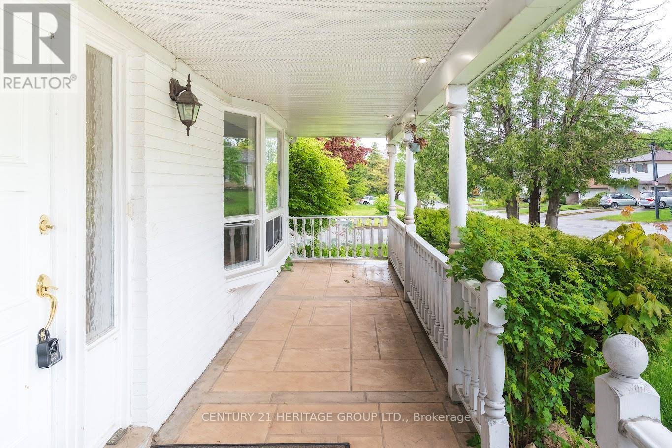 Newmarket (central Newmarket), ON L3Y1C1,307 TOWERCREST DRIVE