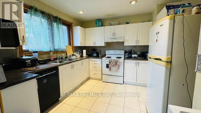 Richmond Hill (crosby), ON L4C2K8,60 Maralim RD #Main