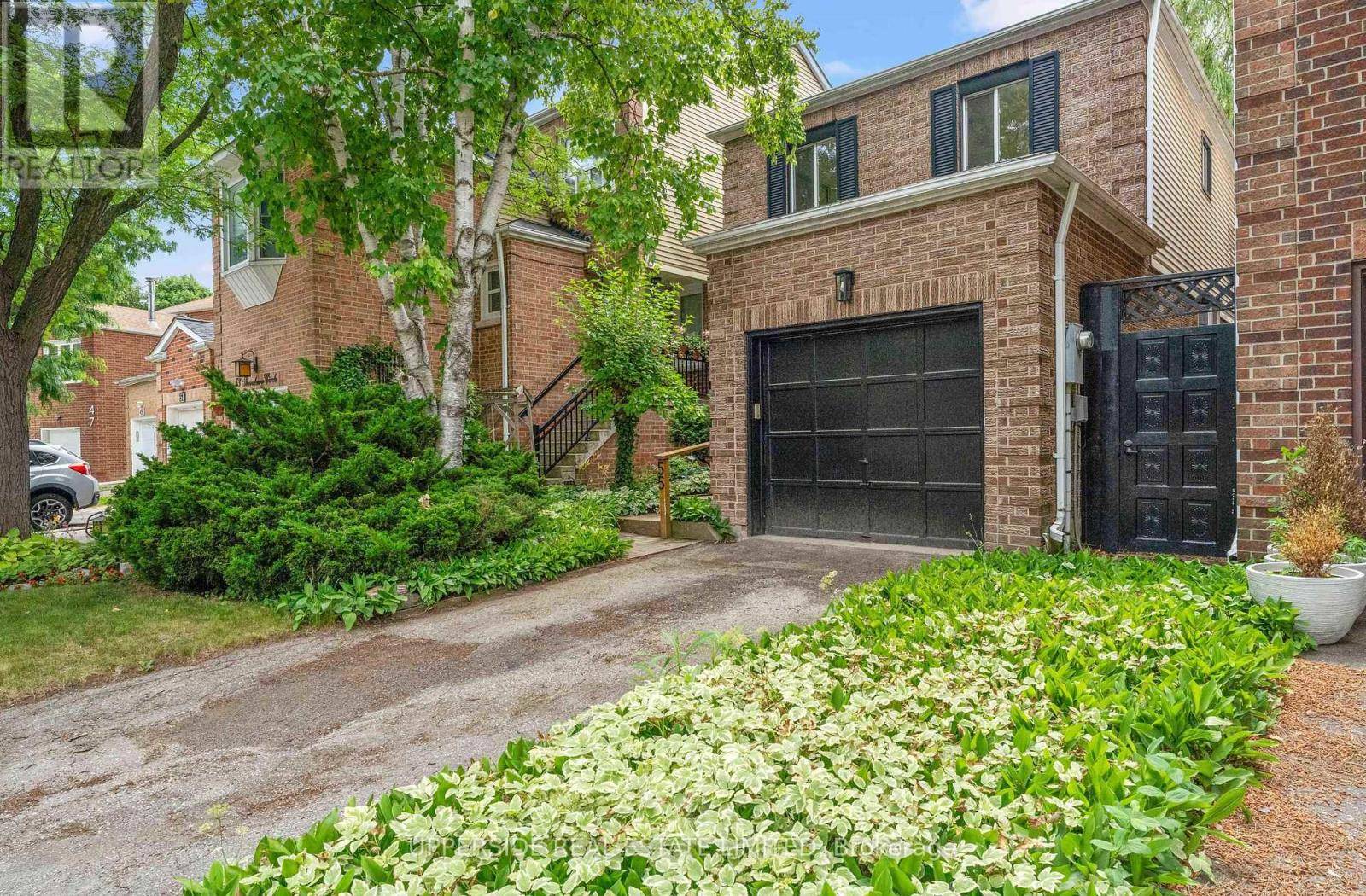 Vaughan (crestwood-springfarm-yorkhill), ON L4J5C3,55 THORNBURY CIRCLE