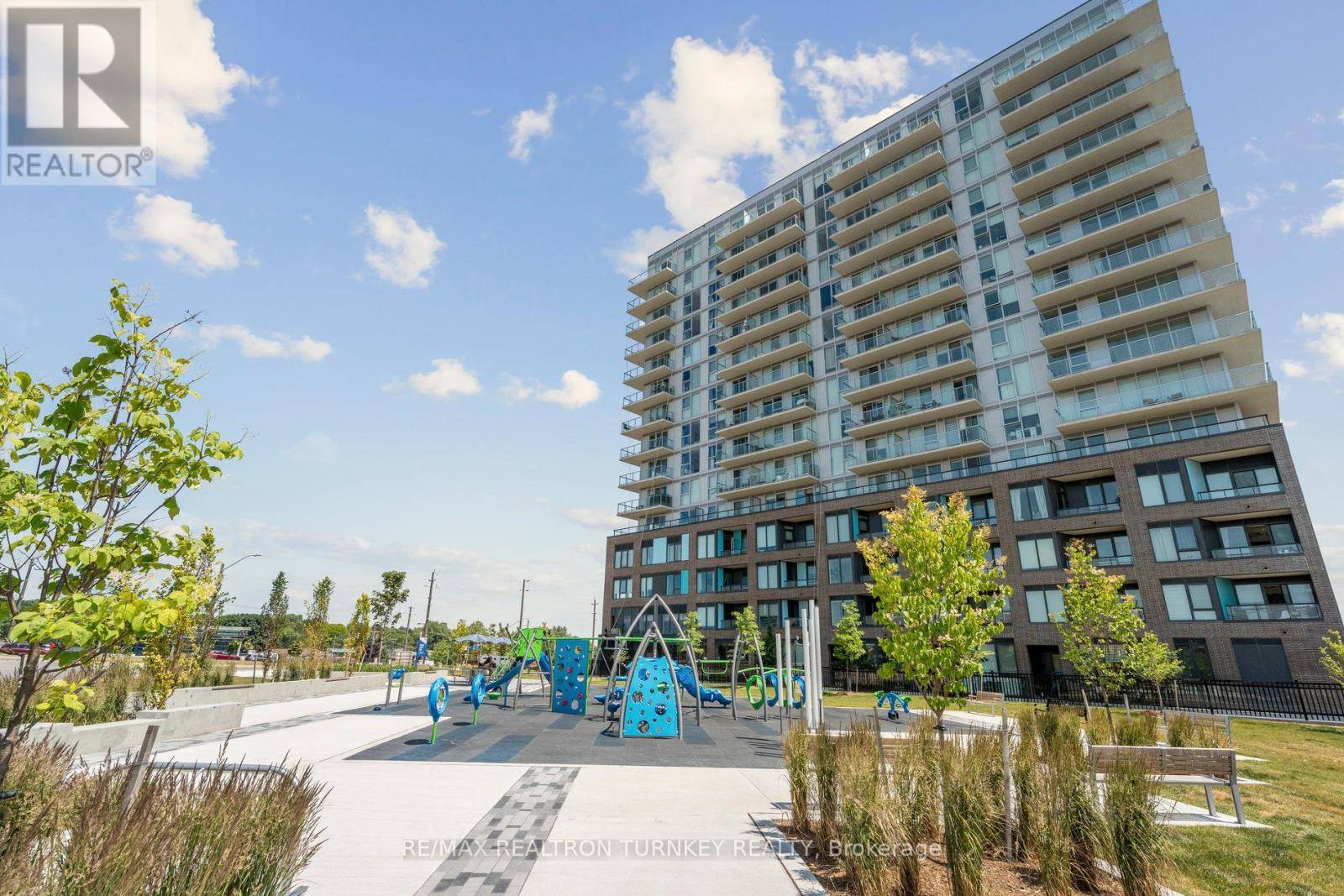 Newmarket (central Newmarket), ON L3Y0G7,185 Deerfield RD #106