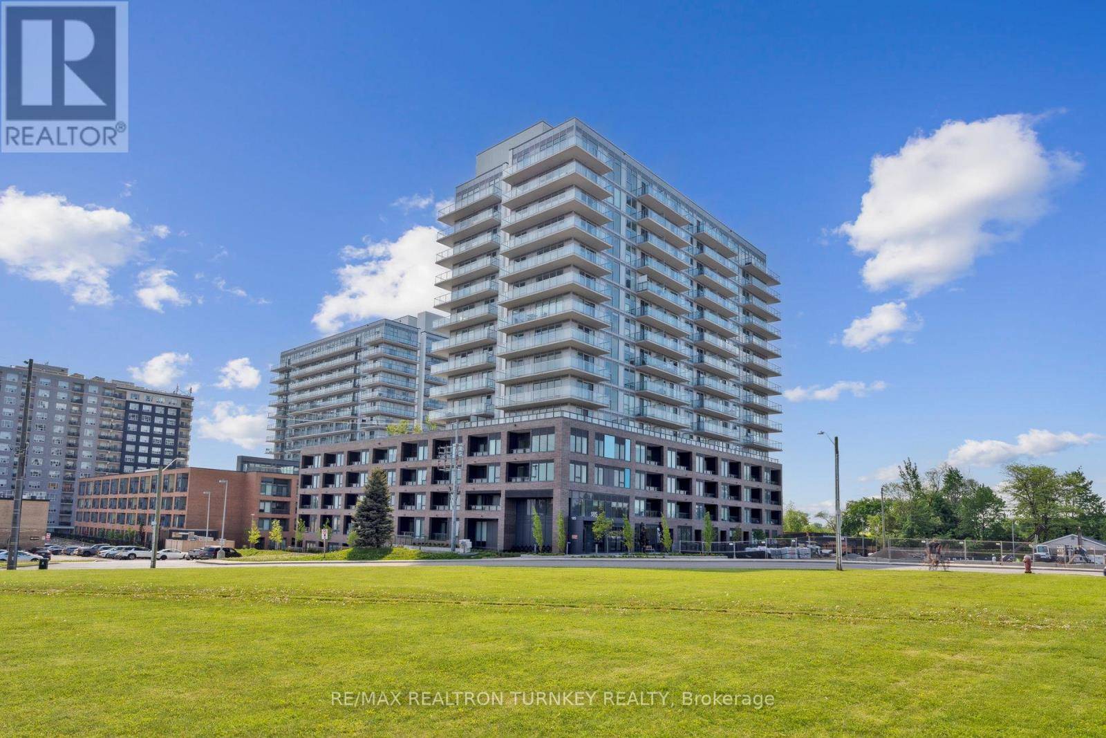 Newmarket (central Newmarket), ON L3Y0G7,185 Deerfield RD #106