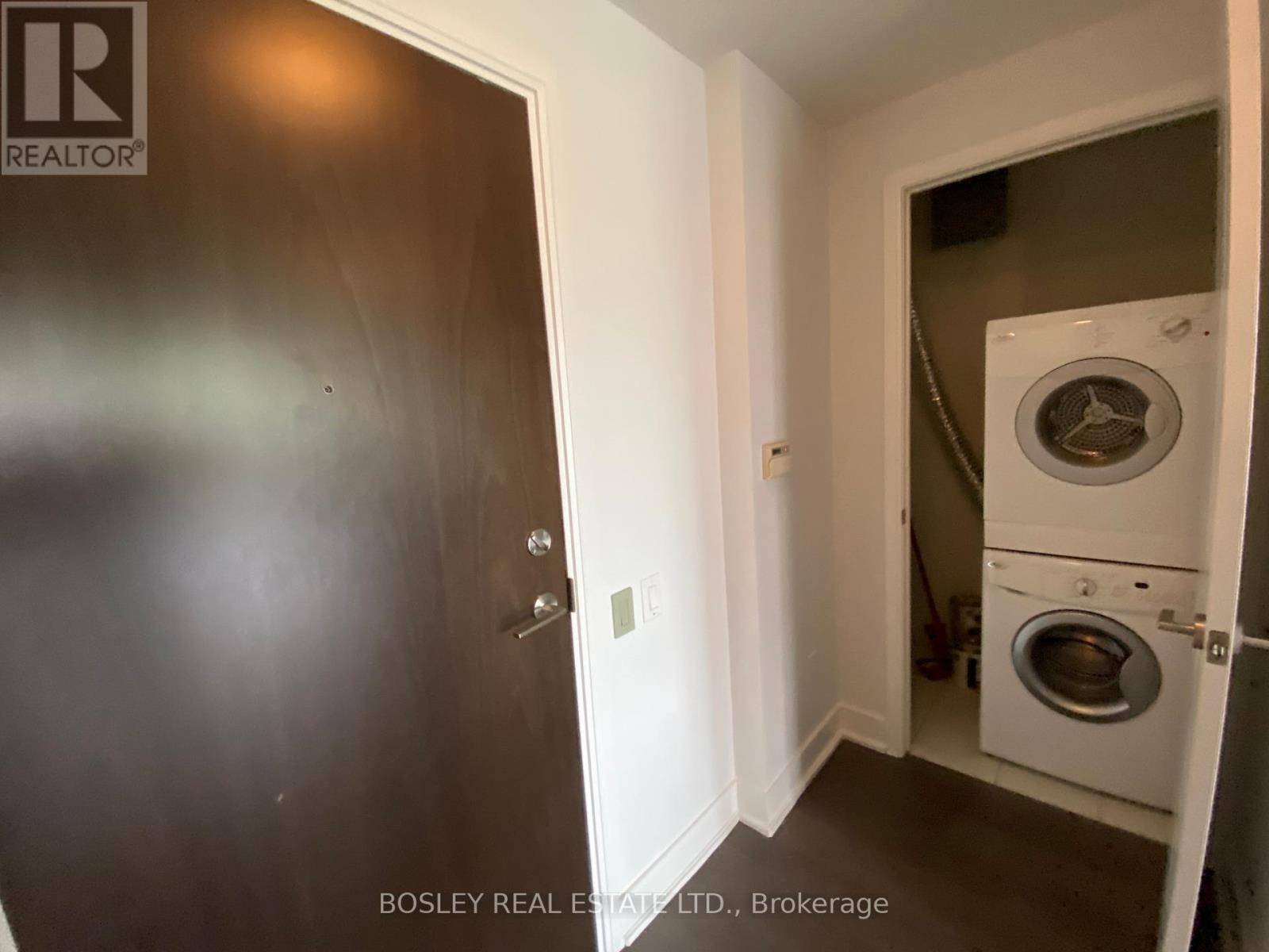 Vaughan (crestwood-springfarm-yorkhill), ON L4J0J5,7608 Yonge ST #408