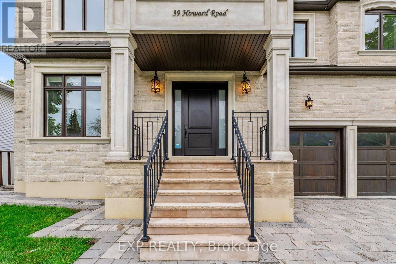 Newmarket (huron Heights-leslie Valley), ON L3Y3G6,39 HOWARD ROAD