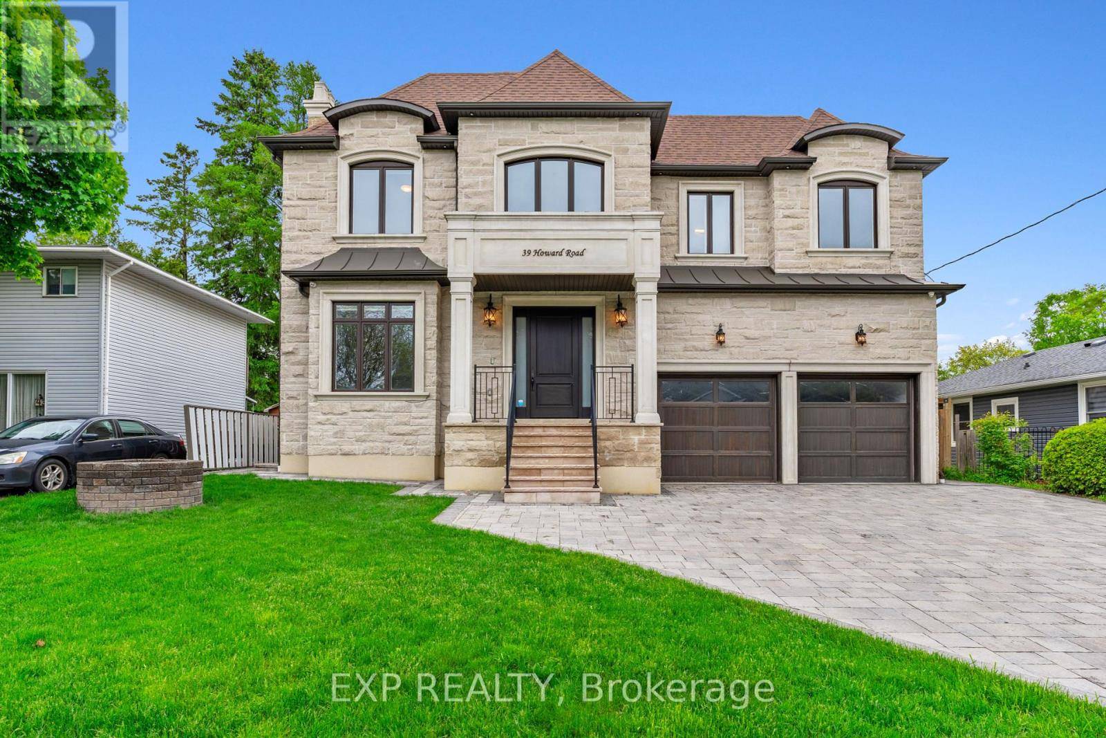 Newmarket (huron Heights-leslie Valley), ON L3Y3G6,39 HOWARD ROAD