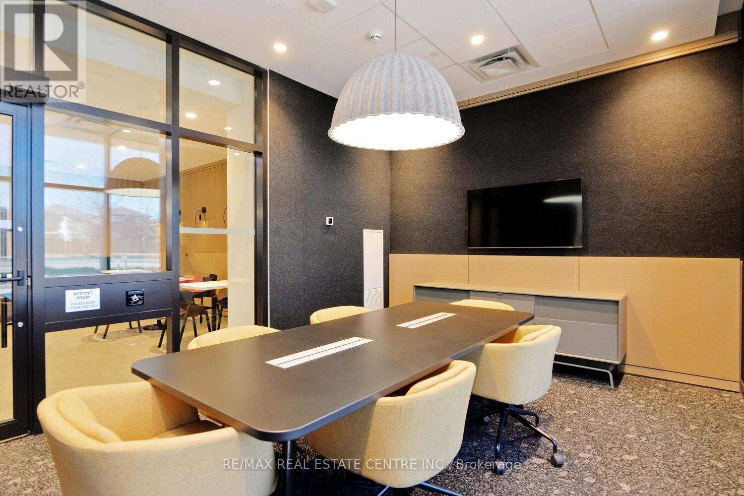 Vaughan (beverley Glen), ON L4J0L4,7950 Bathurst ST #416